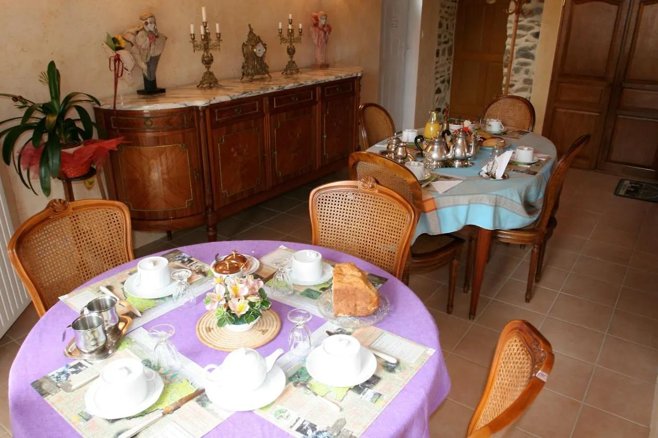 Chambres D'Hotes De Lunel Tresboeuf Bed & Breakfast